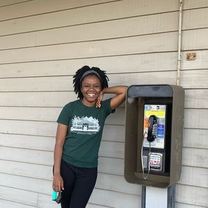 Meet your Posher, Leslie